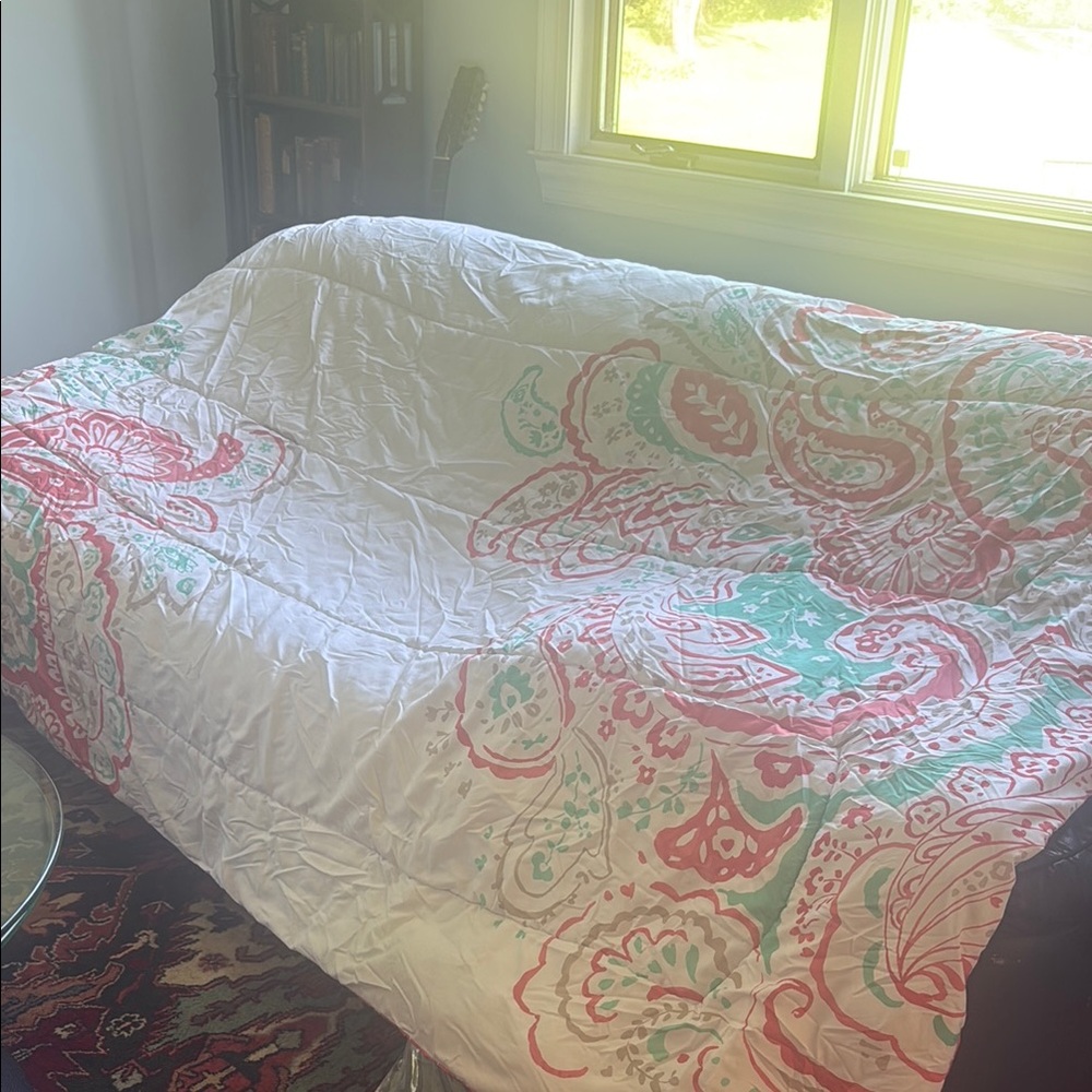 Sheets &Twin XL Comf Reversible Paisley Comforter in Sham + sheet sets